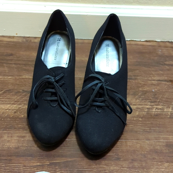 Lace heel ankle booties - Picture 3 of 4